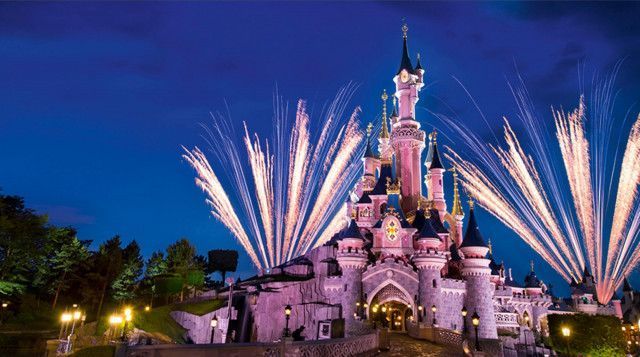 15Disneyland